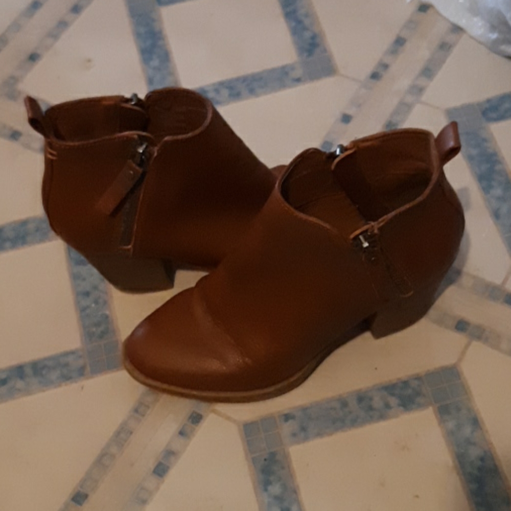 Ankle boot - Picture 2 of 3